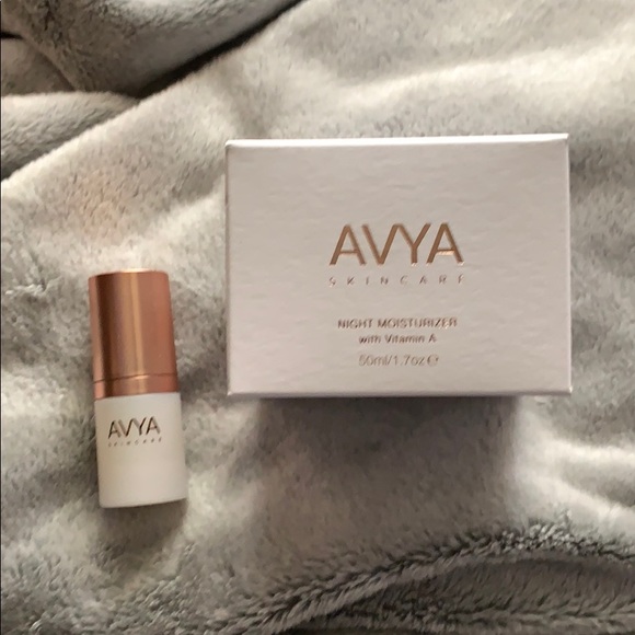 avya night cream